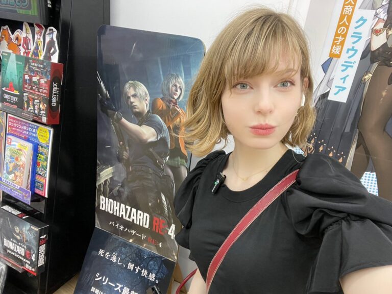 Modelo De Rosto De Ashley Ella Freya Grava Vídeo Comprando Resident Evil 4 No Japão Canal Do Xbox 9206